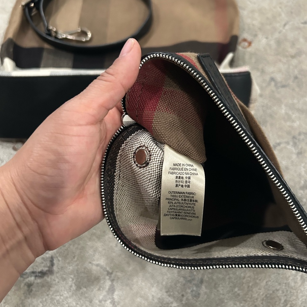 Burberry House Check Bag - Picture 9 of 10